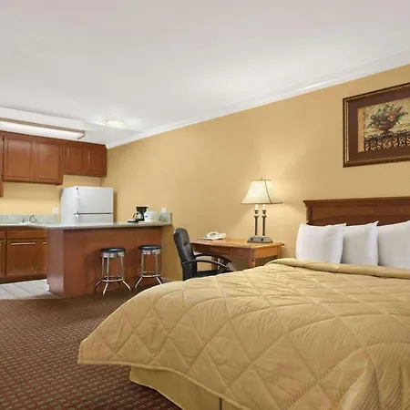 Travelodge Inn & Suites By Wyndham Gardena Ca